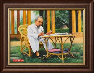 Tranh bác hồ nghồi làm việc đọc báo SP55